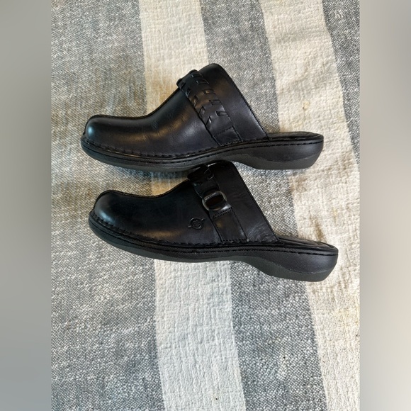 BORN Talquin SZ 9M Black Leather Mules Clogs Whipstitch Strap Buckle Detail - Picture 5 of 8